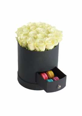 Small Silindir Kutu Beyaz Güller Ve Renkli Makaronlar